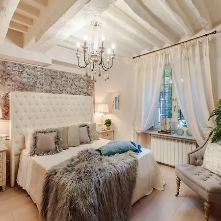 Inside The Walls Of Appartamento *